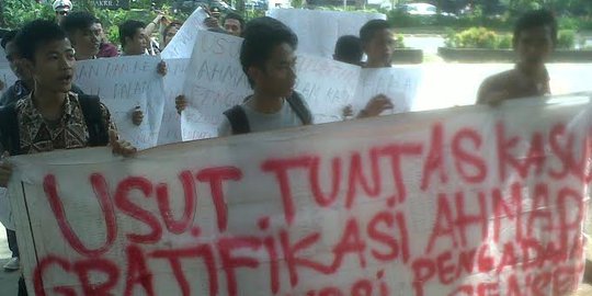 Mahasiswa demo minta KPK usut Hatta Rajasa dalam kasus migas