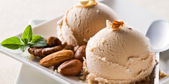 hindari mengonsumsi 10 makanan ini sebelum tidur!