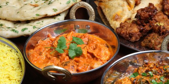 hindari mengonsumsi 10 makanan ini sebelum tidur!