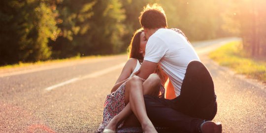 hangatkan hubungan seks dengan pasangan lewat 6 cara seksi ini