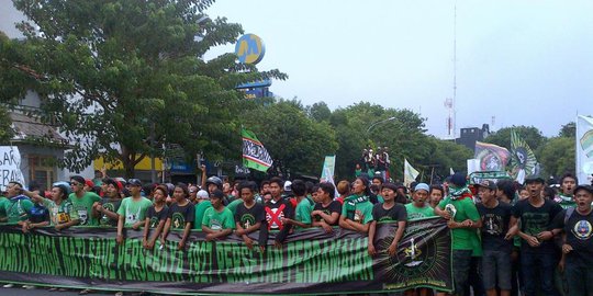 bentrok dengan warga lamongan rev3