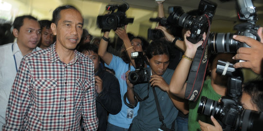 Kampanye di Bogor, Jokowi bagi-bagi pin dan kaos ke pedagang