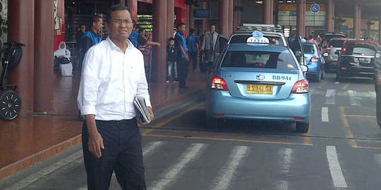 Di Bandara Soekarno-Hatta, Dahlan ajari petugas bersih-bersih