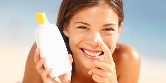 Tips melindungi wajah dari bahaya sinar UV