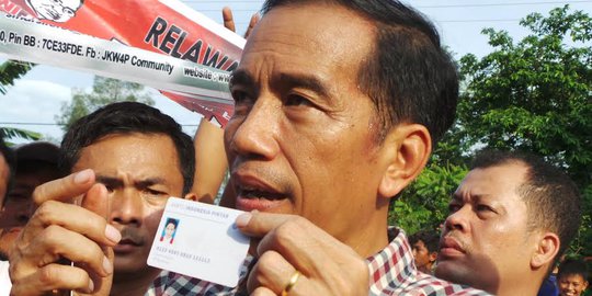 Kampanye di Medan, Jokowi pamer Kartu Indonesia Pintar