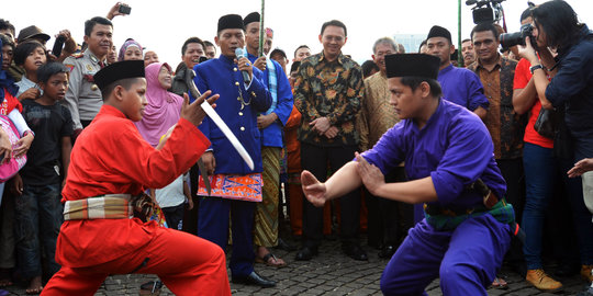 Tradisi palang pintu Betawi sambut Ahok di pembukaan PRJ Monas