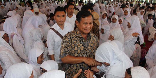 Prabowo: Kuat enggak dengan saya?