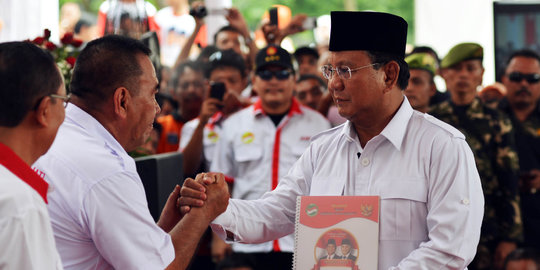 Di Sumut, Prabowo disambut barongsai, reog dan gordang sambilan