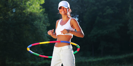 Ini 5 manfaat hula hoop untuk turunkan berat badan