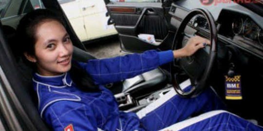 7 wanita cantik ini sukses berkarir jadi pembalap nasional