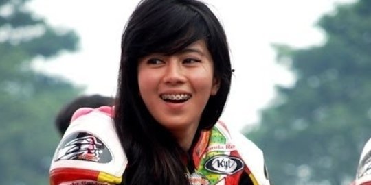 7 wanita cantik ini sukses berkarir jadi pembalap nasional