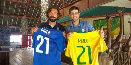 Pirlo asah tendangan bebas dengan Juninho