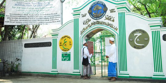 Proyek kereta terhambat pembebasan lahan dekat makam Mbah Priok