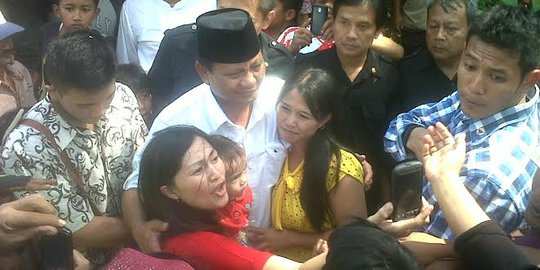 Kampanye di Bandung, Prabowo foto bareng ibu-ibu dan anak-anak