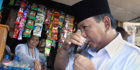 Kampanye di Cililin, Prabowo mampir minum kopi