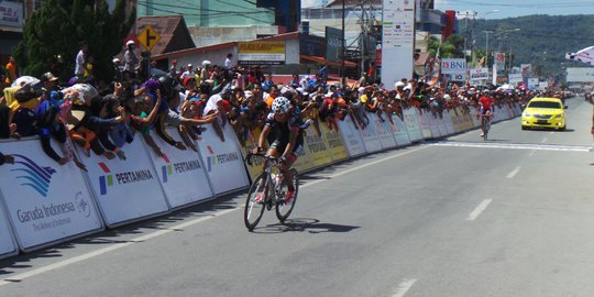 Juara etape VII TdS 2014 jatuh ke tangan Brenton Jones