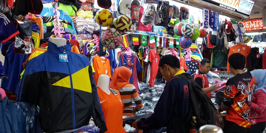 Piala Dunia dimulai, jersey di Pasar Tanah Abang laris manis