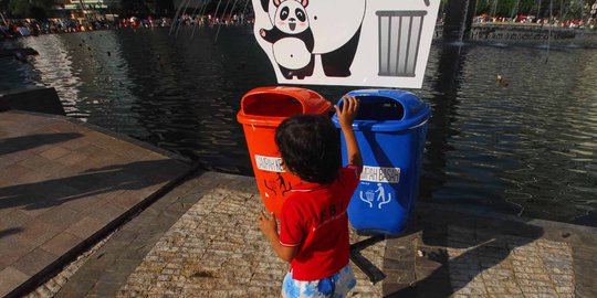 Bandung gulirkan 'gerakan pungut sampah' sebelum ngantor