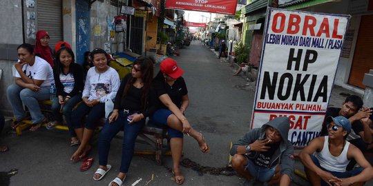 Aksi PSK blokir jalan masuk Gang Dolly