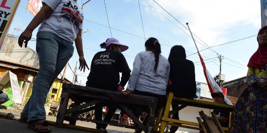 Risma gelar deklarasi penutupan, warga Dolly bikin tumpengan