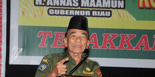 Gubernur Riau ngaku sering simpan uang di kaos kaki