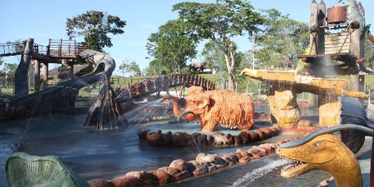 Bekas istana gembong narkoba ini disulap jadi taman hiburan