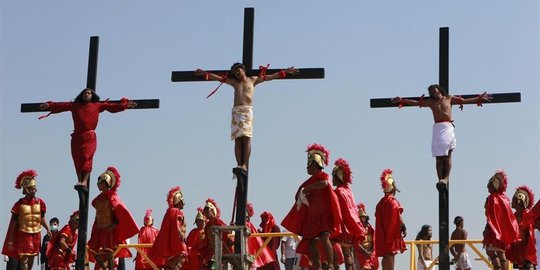 5 festival berdarah untuk meminta berkah