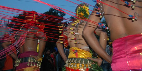 5 festival berdarah untuk meminta berkah