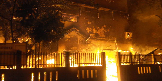 Pusat perbelanjaan King's Bandung terbakar