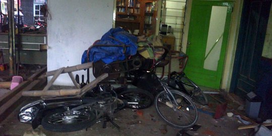 Ngamuk, massa Prabowo-Hatta ubrak-abrik rumah warga di Bantul