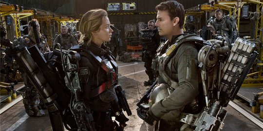 yang dipakai emily blunt dan tom cruise beratnya mencapai