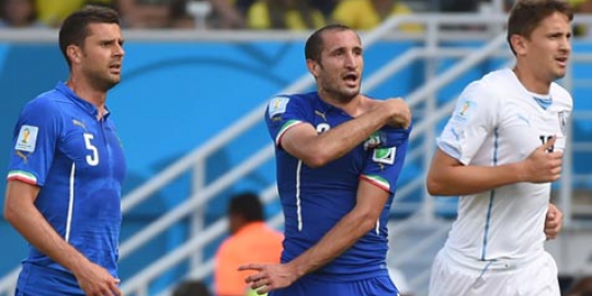 Chiellini: Suarez gigit saya lalu diving