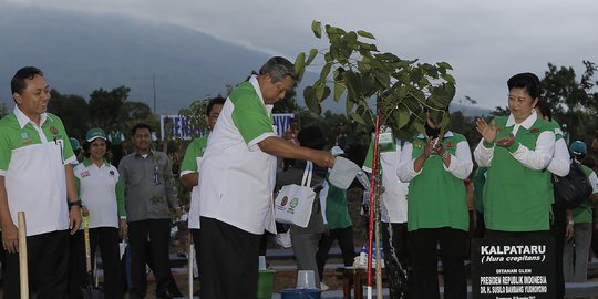 Presiden SBY & Ibu Ani tanam pohon Kalpataru di Puncak Tidar