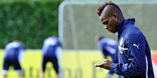 Balotelli merespon video rasis