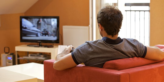 Terlalu banyak nonton TV bikin cepat mati?