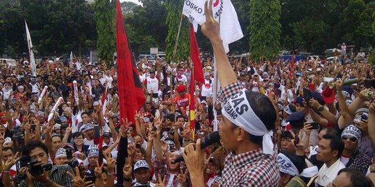 Orasi, Jokowi pakai ikat kepala 'Satgas Anti Pilpres Curang'