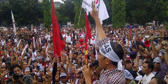 Jokowi minta relawan awasi kecurangan dan politik uang