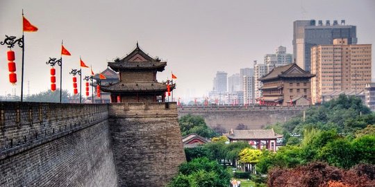 Kemegahan kota tembok Xi'an di dataran Guanzhong