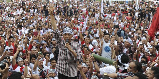 Jokowi sapa warga Banyuwangi dengan salam dua jari