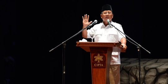 Prabowo: Saya belum berani muncul pakai sarung