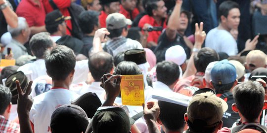 Jokowi blusukan ke Pasar Pondok Labu, beli kolang kaling