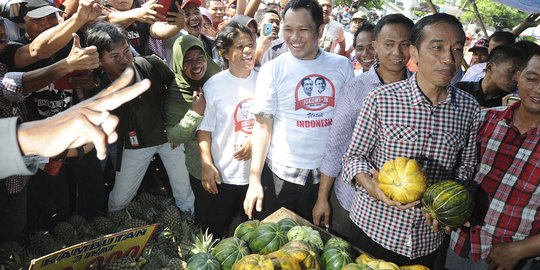 Kepanasan, Jokowi cuma kuat 45 menit kampanye di Pasar Ciputat