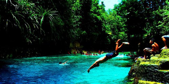 Menikmati keajaiban air biru di Sungai Hinatuan, Filipina