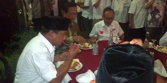 Makan malam bersama Sultan, Prabowo didampingi Titiek