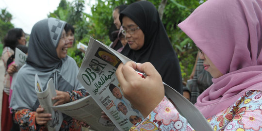 Timses Jokowi sebar Tabloid Obor tandingan ke warga Sukabumi