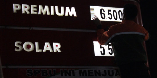 Faisal Basri sebut kebijakan SBY turunkan harga BBM jahat