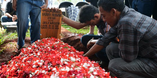 Pemakaman Padian, korban kedua kekerasan pecinta alam SMA 3