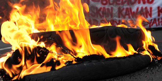 Relawan di Gunung Kidul bakar selebaran yang sudutkan Jokowi