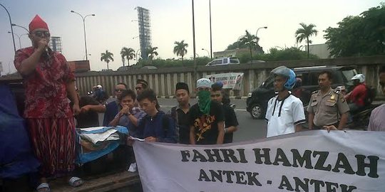 Video: Santri demo kecam kicauan 