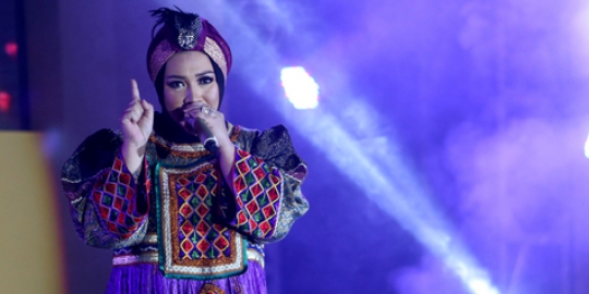 Berhijab, Melly Goeslaw \'Kehilangan\' job manggung di klub